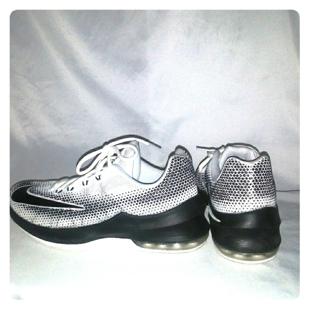 Men's White and Black Nike Air Max Infuriate Low